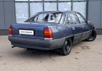 Подержанный автомобиль Opel Omega Sedan 1988 года (6 фото)
