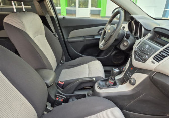 Подержанный автомобиль Chevrolet Cruze Sedan 2012 года (9 фото)