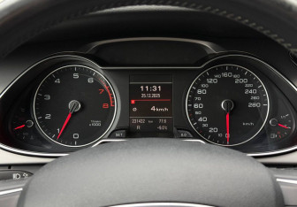 Подержанный автомобиль Audi A4 allroad 2012 года (12 фото)