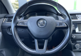 Подержанный автомобиль Skoda Octavia Liftback 2016 года (12 фото)