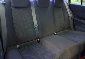 Подержанный автомобиль Renault Megane Sedan 2004 года (11 фото)
