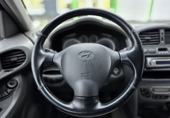 Подержанный автомобиль Hyundai Santa Fe 2008 года (15 фото)