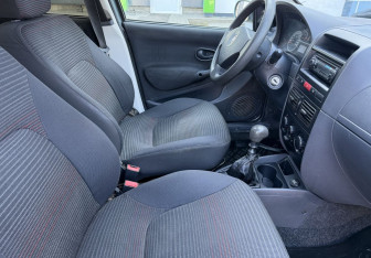 Подержанный автомобиль Fiat Albea 2010 года (9 фото)