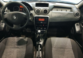 Подержанный автомобиль Renault Duster 2013 года (10 фото)