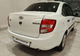 Подержанный автомобиль LADA (ВАЗ) Granta Sedan 2017 года (9 фото)