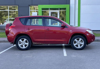Подержанный автомобиль Toyota RAV4 2006 года (4 фото)