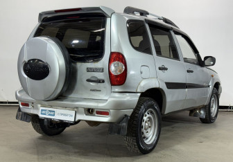 Подержанный автомобиль Chevrolet Niva 2007 года (5 фото)