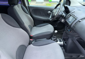 Подержанный автомобиль Nissan Note 2010 года (10 фото)