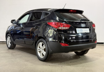 Подержанный автомобиль Hyundai ix35 2013 года (7 фото)