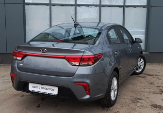 Подержанный автомобиль Kia Rio Sedan 2017 года (8 фото)