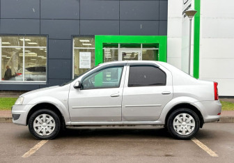 Подержанный автомобиль Renault Logan Sedan 2011 года (7 фото)