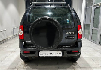 Подержанный автомобиль Chevrolet Niva 2012 года (5 фото)