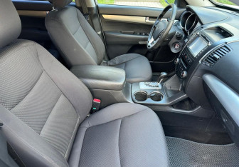 Подержанный автомобиль Kia Sorento 2012 года (10 фото)
