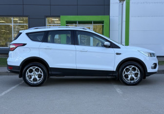Подержанный автомобиль Ford Kuga 2018 года (4 фото)