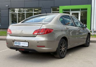 Подержанный автомобиль Peugeot 408 2014 года (5 фото)