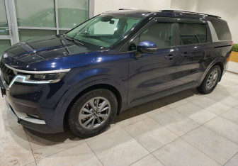 Подержанный автомобиль Kia Carnival 2021 года (5 фото)
