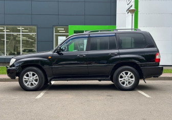 Подержанный автомобиль Toyota Land Cruiser Suv 2006 года (8 фото)