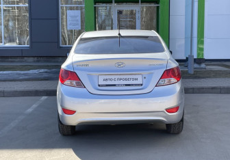 Подержанный автомобиль Hyundai Solaris Sedan 2013 года (6 фото)