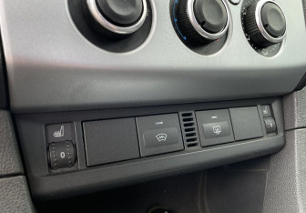Подержанный автомобиль Ford Focus Sedan 2005 года (14 фото)