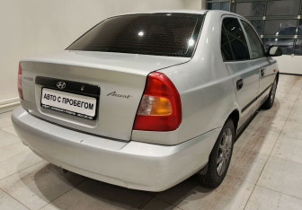 Подержанный автомобиль Hyundai Accent Sedan 2004 года (8 фото)