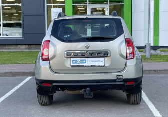 Подержанный автомобиль Renault Duster 2015 года (6 фото)