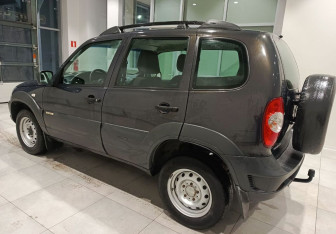 Подержанный автомобиль Chevrolet Niva 2017 года (8 фото)