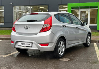 Подержанный автомобиль Hyundai Solaris Hatchback 2012 года (5 фото)