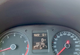 Подержанный автомобиль Volkswagen Polo Sedan 2016 года (8 фото)