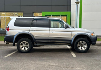 Подержанный автомобиль Mitsubishi Pajero Sport 2006 года (4 фото)