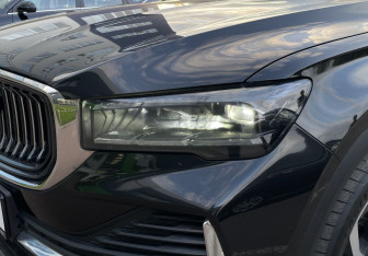 Подержанный автомобиль Geely Monjaro 2022 года (20 фото)