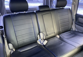 Подержанный автомобиль Toyota Land Cruiser Suv 2006 года (11 фото)