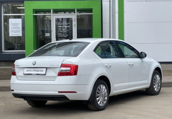 Подержанный автомобиль Skoda Octavia Liftback 2019 года (5 фото)