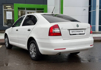 Подержанный автомобиль Skoda Octavia Liftback 2012 года (7 фото)