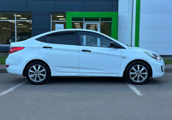 Подержанный автомобиль Hyundai Solaris Sedan 2014 года (4 фото)