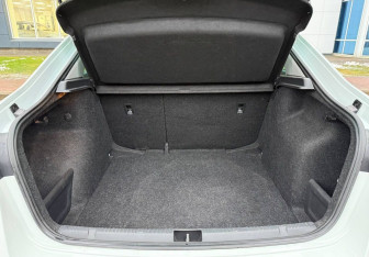 Подержанный автомобиль Skoda Rapid Liftback 2020 года (16 фото)