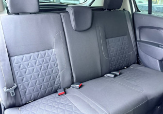 Подержанный автомобиль Renault Sandero 2018 года (11 фото)