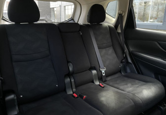 Подержанный автомобиль Nissan X-Trail 2015 года (11 фото)