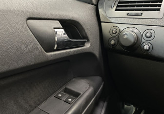 Подержанный автомобиль Opel Astra Sedan 2011 года (16 фото)