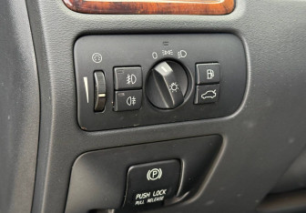 Подержанный автомобиль Volvo XC70 2011 года (14 фото)