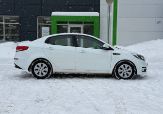Подержанный автомобиль Kia Rio Sedan 2015 года (8 фото)