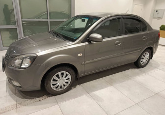 Подержанный автомобиль Kia Rio Sedan 2010 года (4 фото)