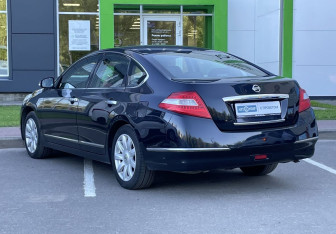 Подержанный автомобиль Nissan Teana 2010 года (7 фото)