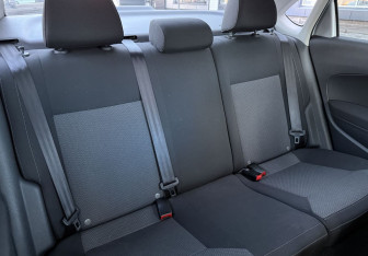 Подержанный автомобиль Volkswagen Polo Sedan 2016 года (10 фото)