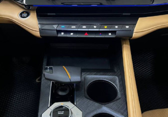 Подержанный автомобиль Changan UNI-V 2022 года (13 фото)