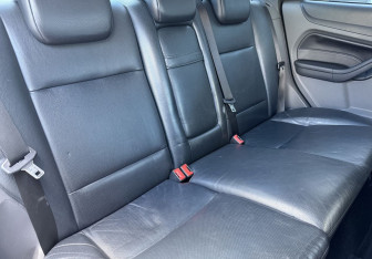Подержанный автомобиль Ford Focus Sedan 2007 года (11 фото)