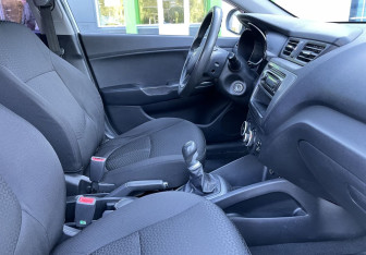 Подержанный автомобиль Kia Rio Sedan 2011 года (10 фото)