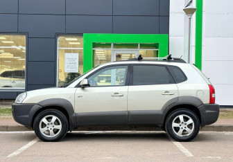 Подержанный автомобиль Hyundai Tucson 2007 года (8 фото)