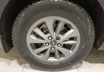 Подержанный автомобиль Kia Carnival 2021 года (19 фото)