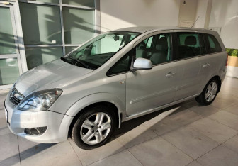 Подержанный автомобиль Opel Zafira Compactvan 2011 года (8 фото)