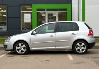 Подержанный автомобиль Volkswagen Golf Hatchback 2008 года (8 фото)